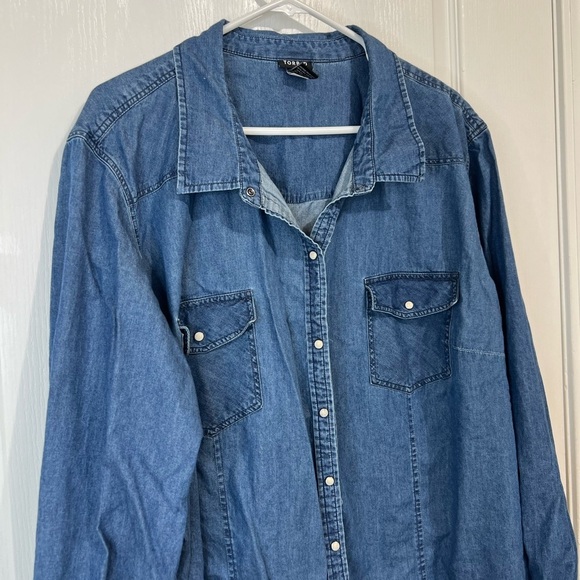 Torrid Classic Chambray Blue Denim Button-Up Shirt size 4 - Picture 4 of 14